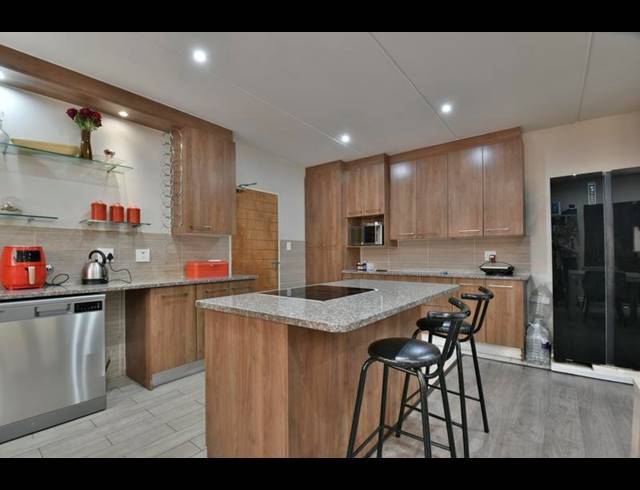 3 BEDROOM HOUSE FOR SALE IN FERNDALE